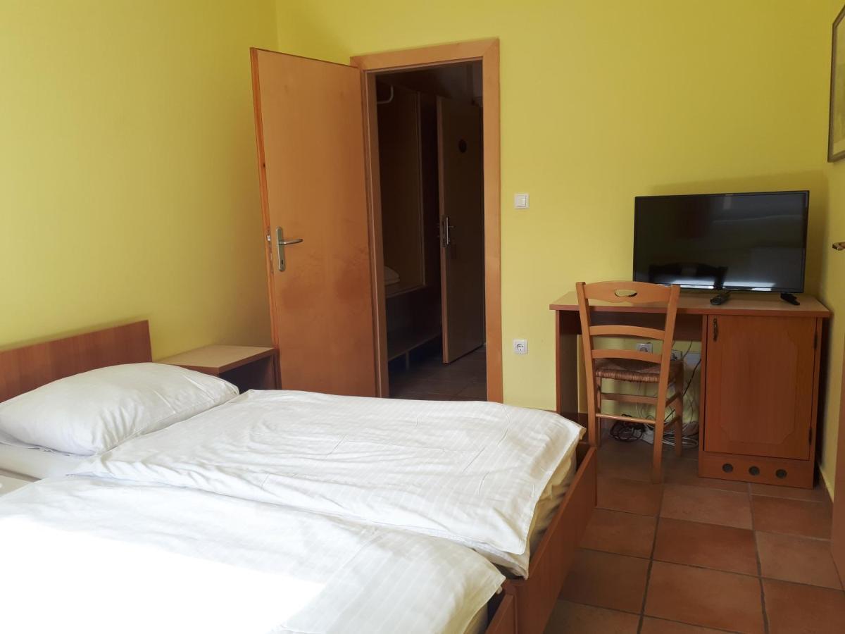 Hotel Kovac Osilnica エクステリア 写真